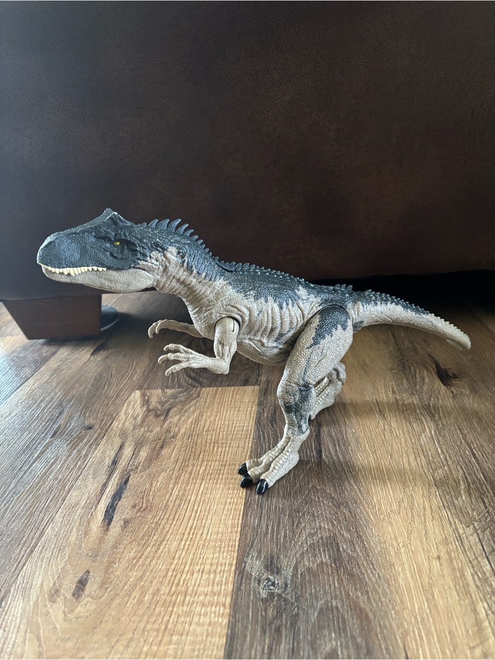 Allosaurus extreme damage Jurassic world-  Dinosaur Action Figure